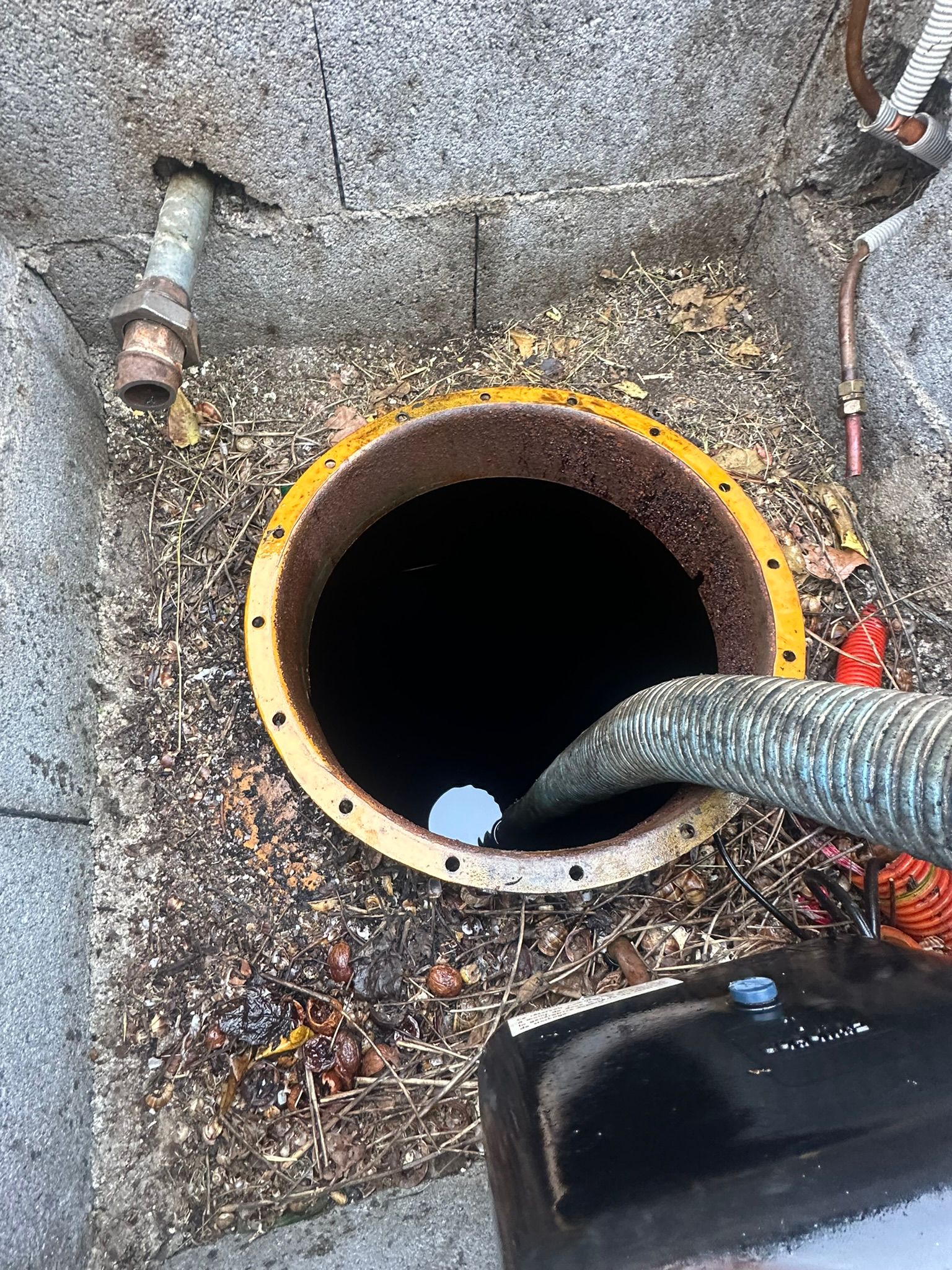 Acces circulaire technique avec flexible sur site industriel