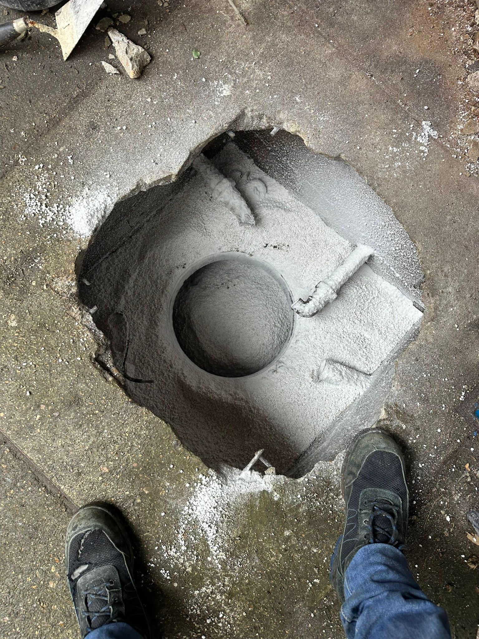 Etat final d'une ouverture de cuve enterree apres comblement mineral