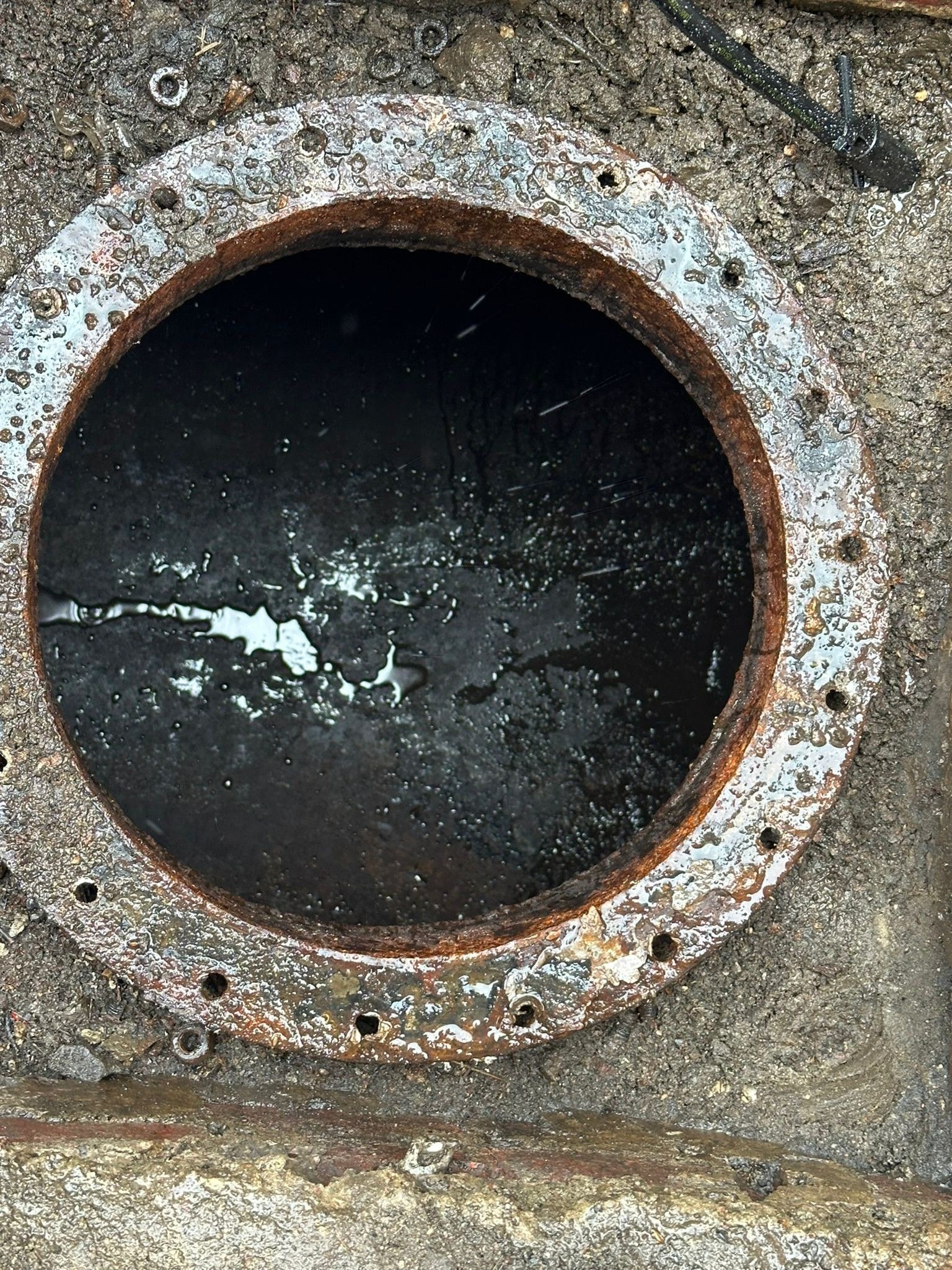 Couronne circulaire ouverte d'un ouvrage cylindrique avant ou après première intervention