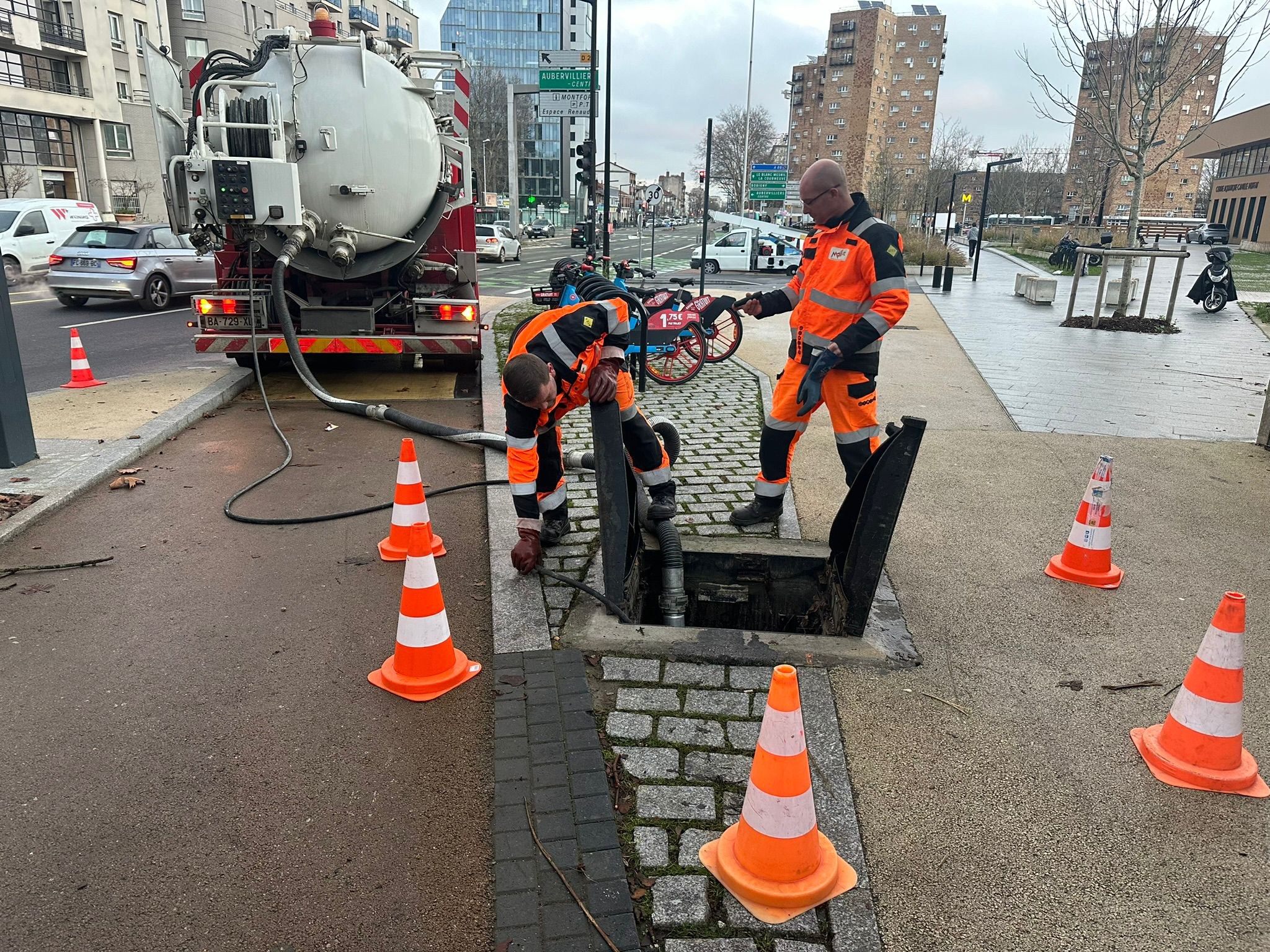 Balisage d'un regard enterré ouvert en voirie