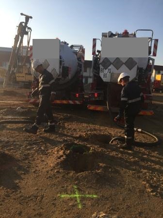 Le pompage d’hydrocarbures en vue de les transvaser